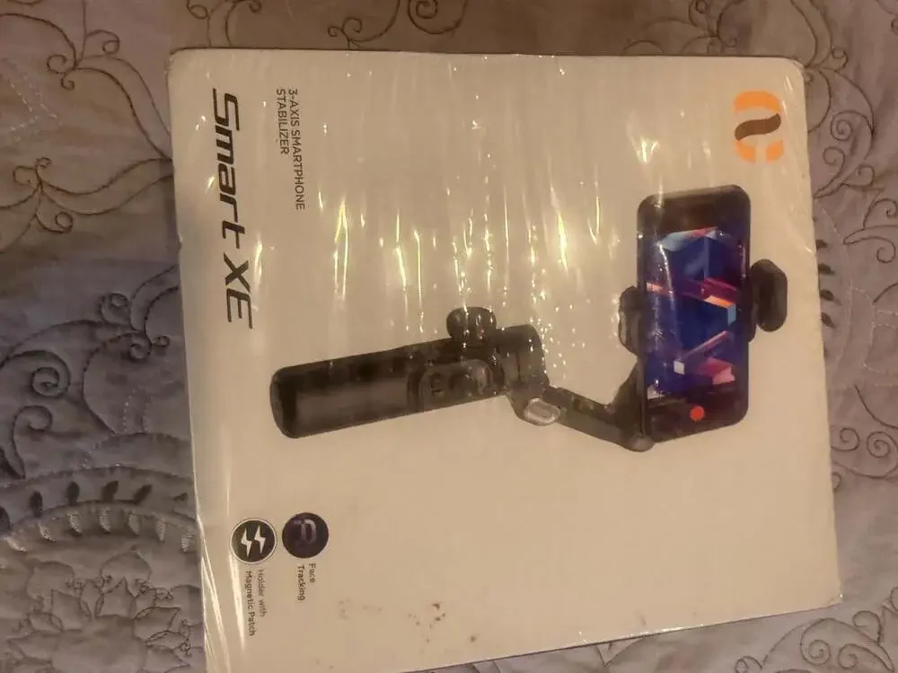 AOCHUAN Smart XE 3-Axis Smartphone Gimbal Stabilizer Kit with AI Tracking Module